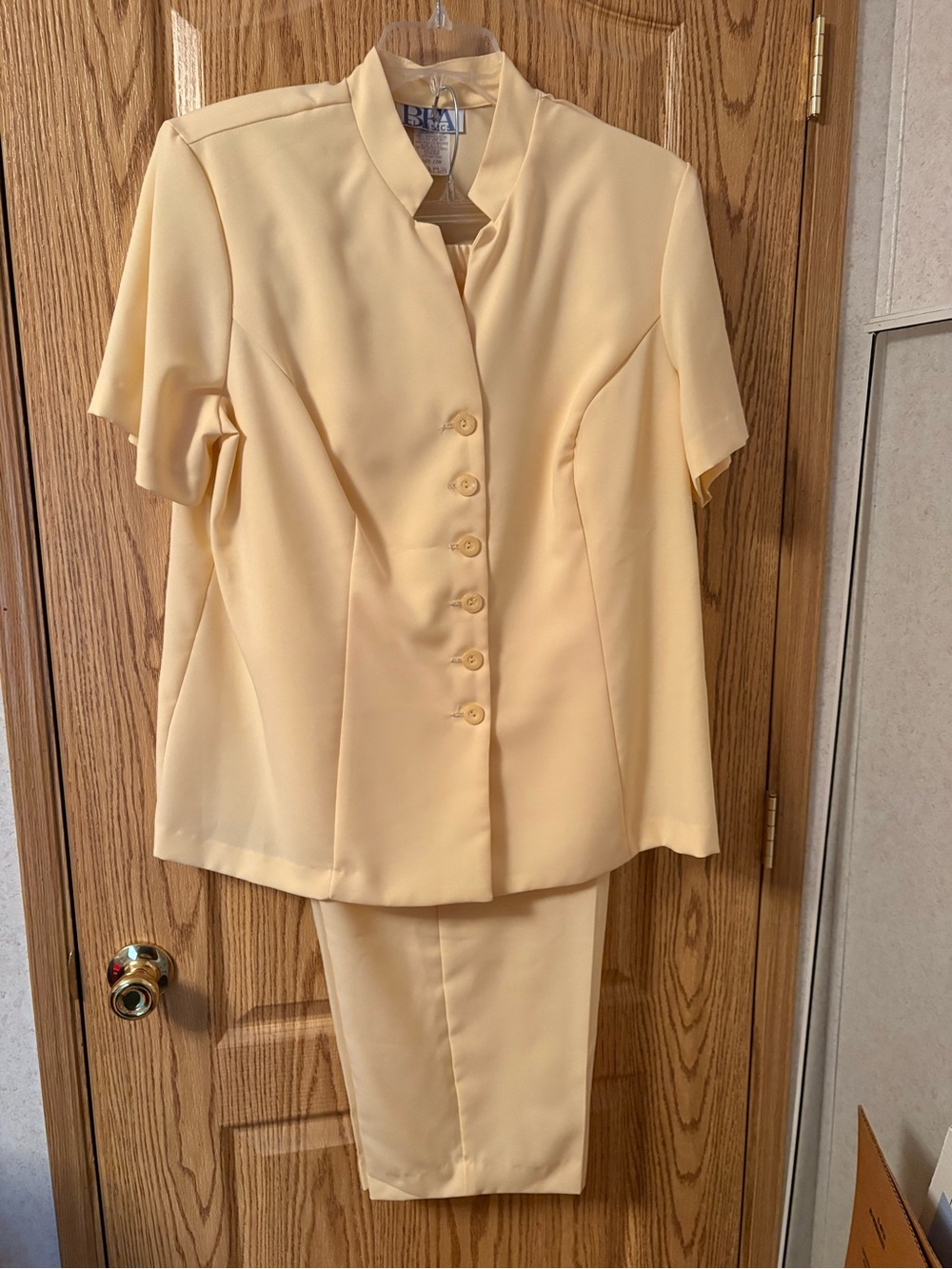 Elegant Soft Yellow Women’s Pant Suit - Classic Button-Front Jacket and Trousers